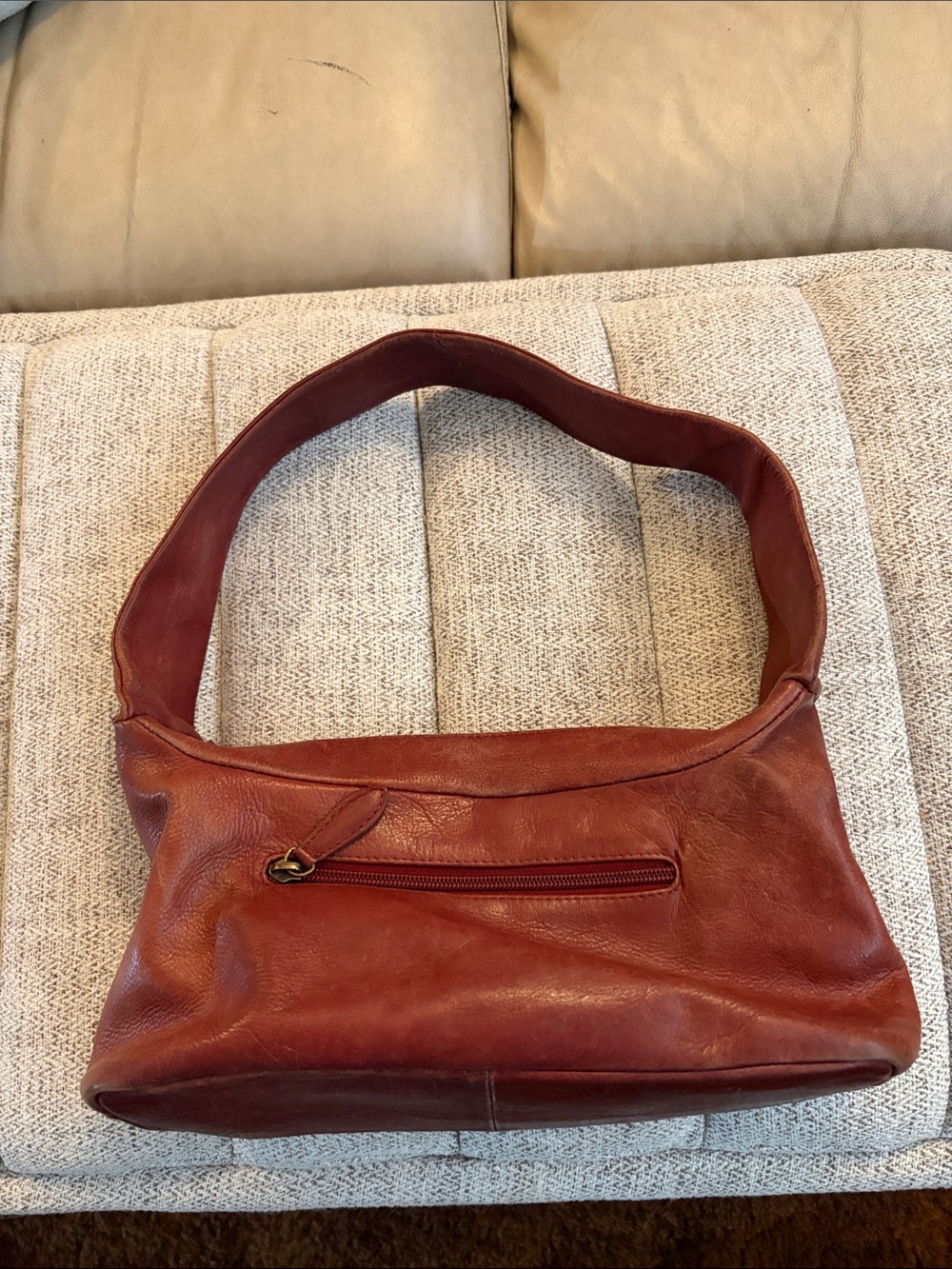 Classic Leather Shoulder Bag in Rust Brown